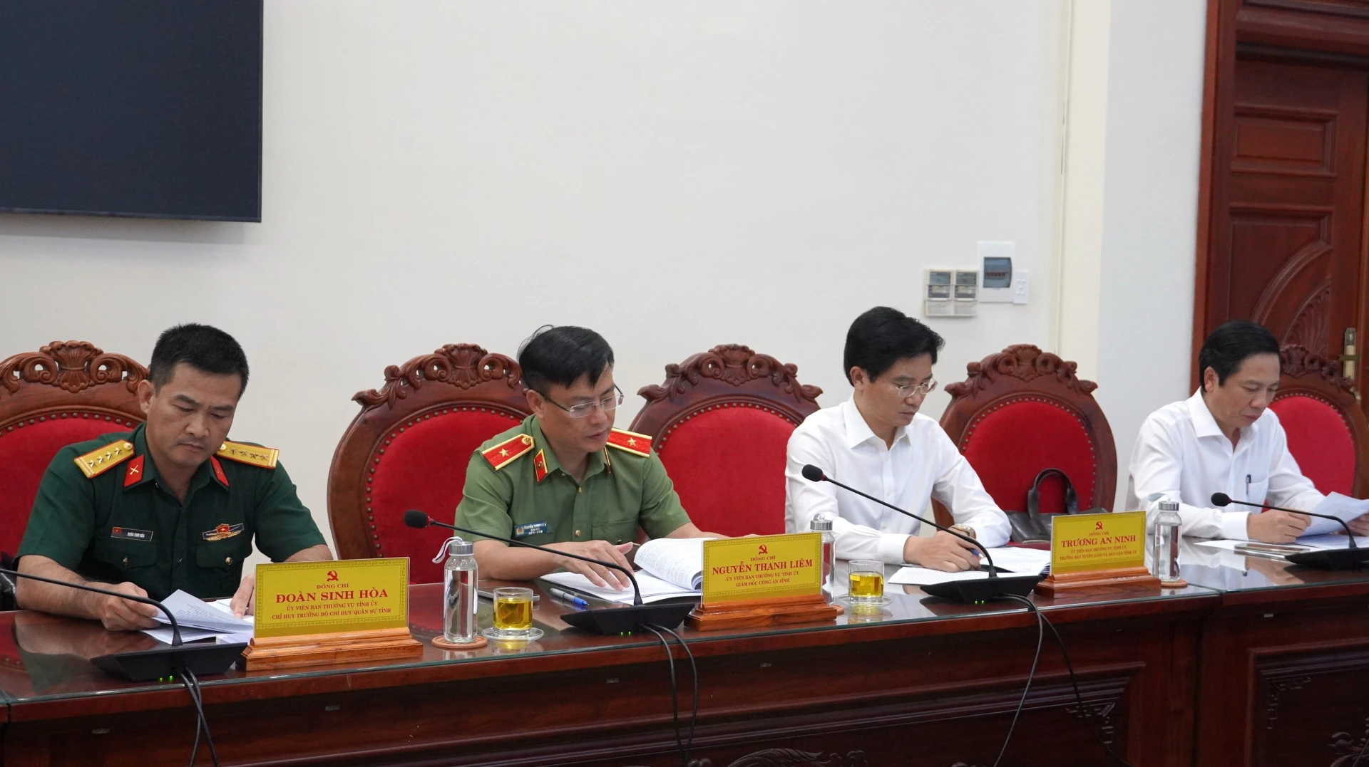 Đại biểu tham dự phiên họp - Ảnh: QV
