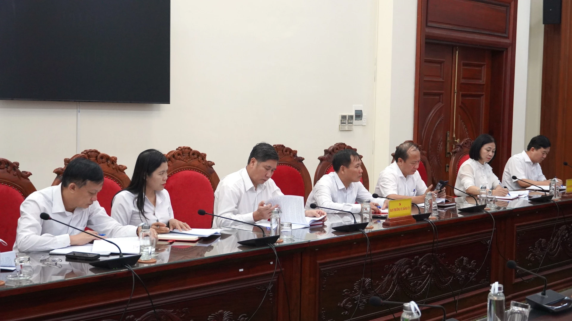 Đại biểu dự phiên họp - Ảnh: QV