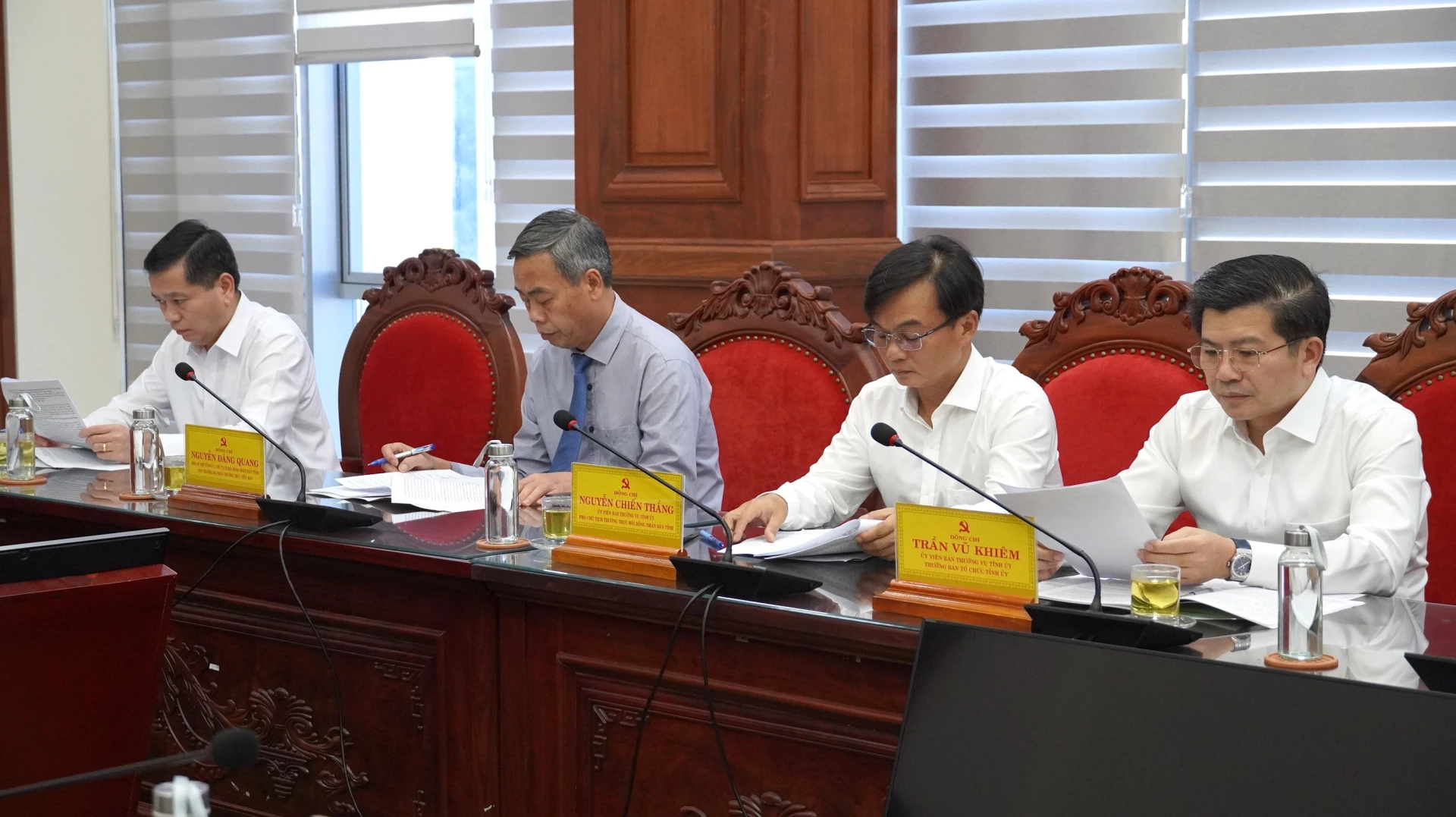 Đại biểu tham dự phiên họp - Ảnh: QV