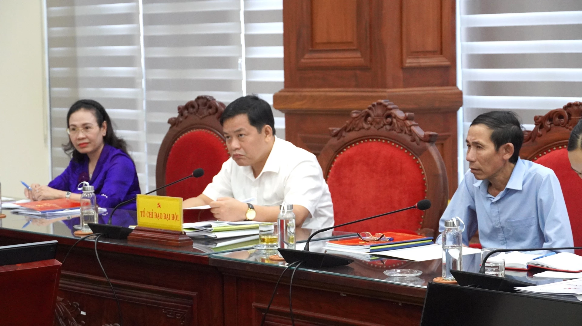 Đại biểu tham dự phiên họp - Ảnh: QV