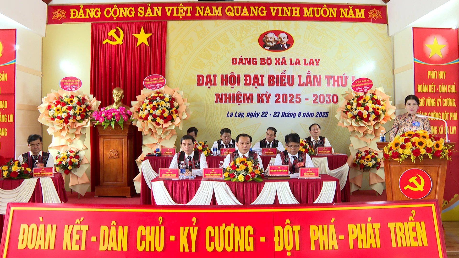 Trưởng ban Nội chính Tỉnh uỷ Ly Kiều Vân phát biểu chỉ đạo tại Đại hội đại biểu Đảng bộ xã La Lay