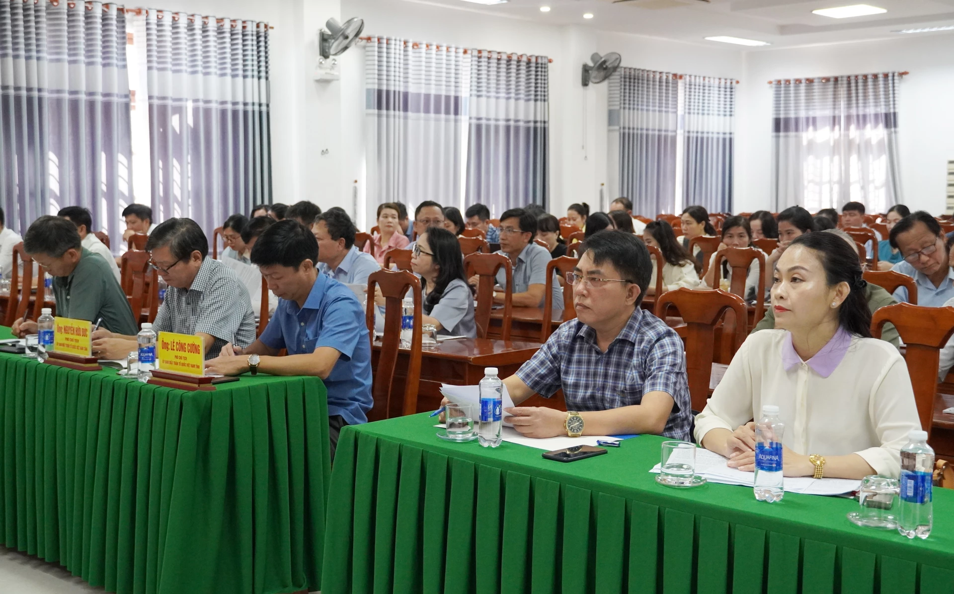Các đại biểu tham dự hội nghị.