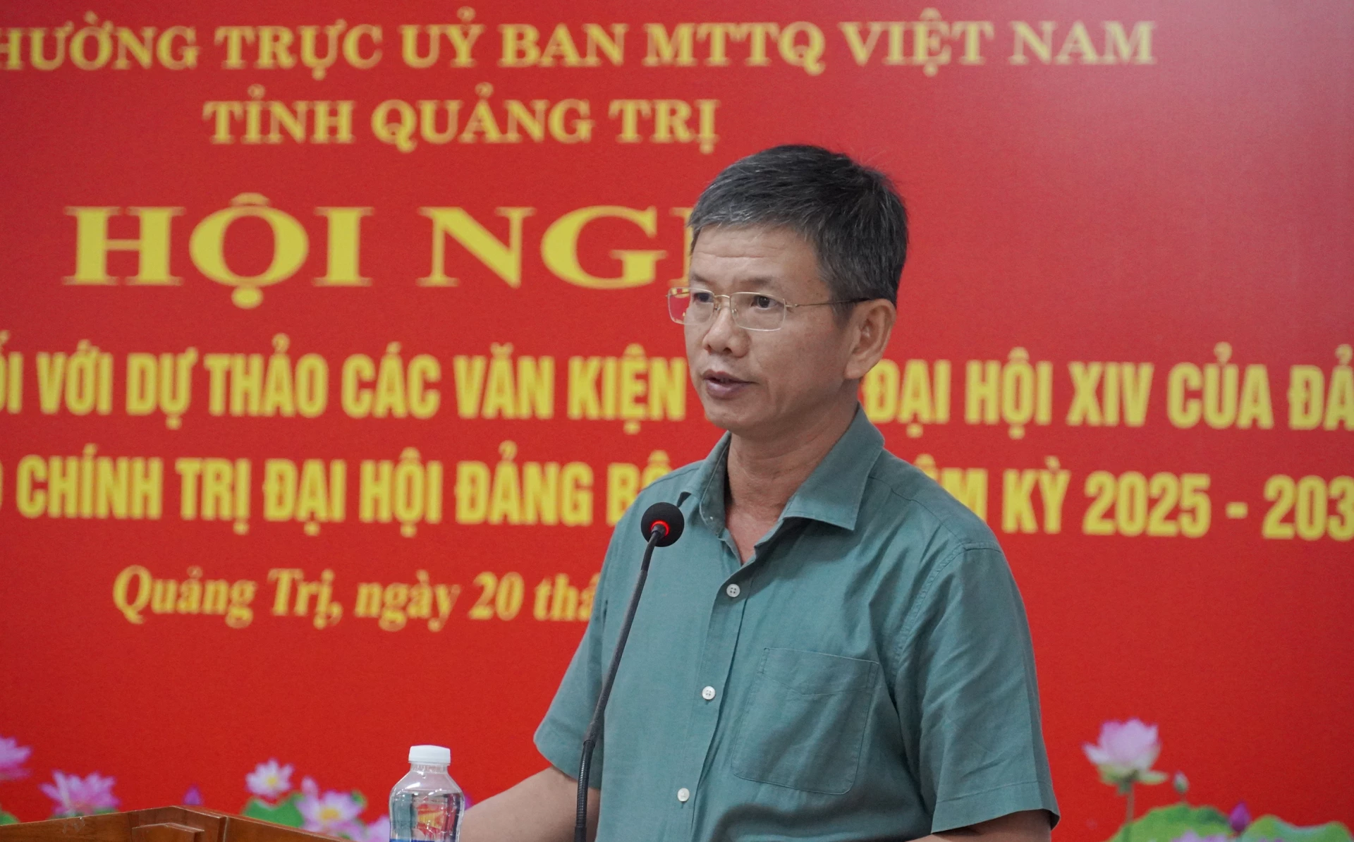 Các đại biểu tham gia góp ý dự thảo văn kiện đại hội Đảng.