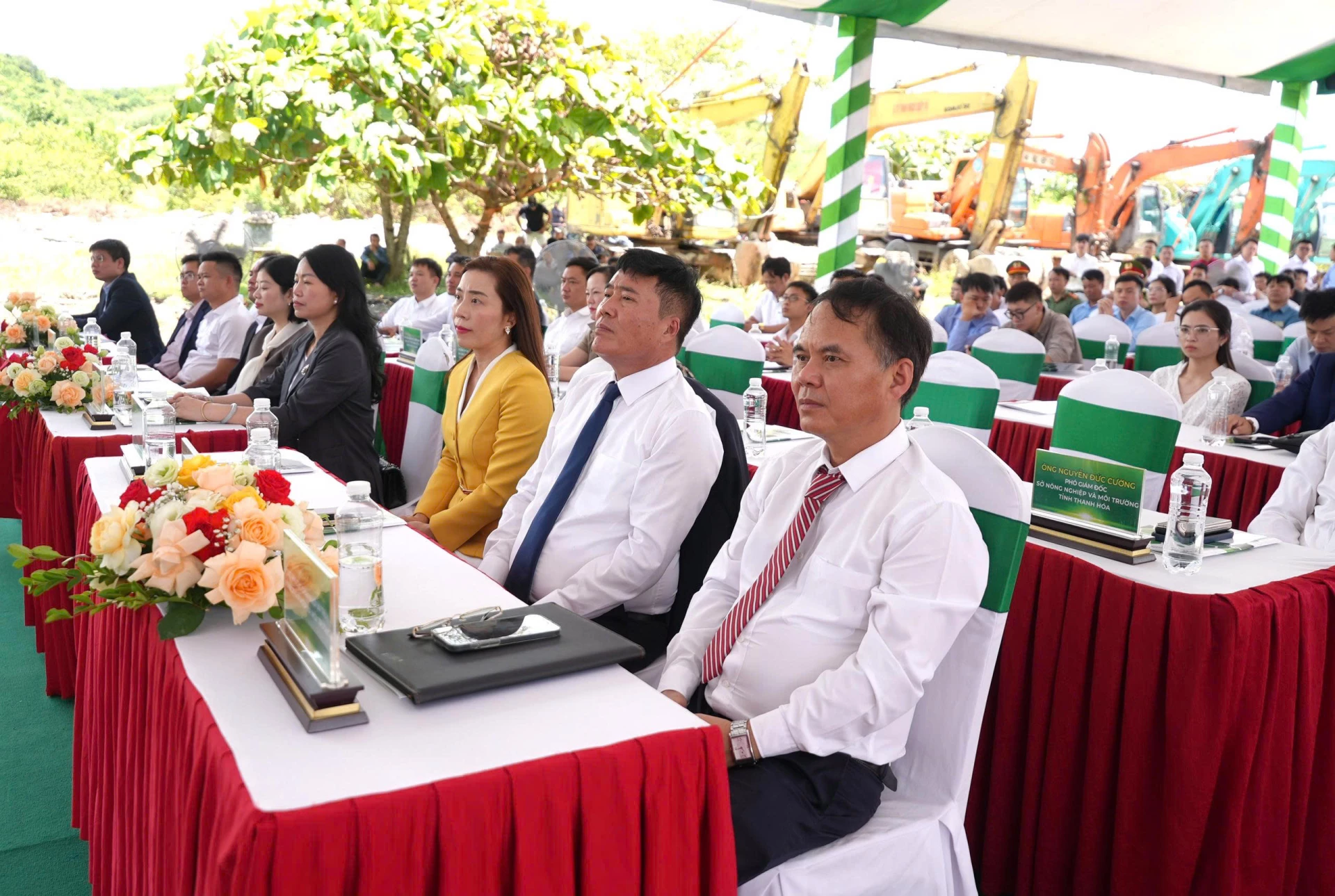 Các đại biểu dự lễ động thổ dự án - Ảnh: TĐ