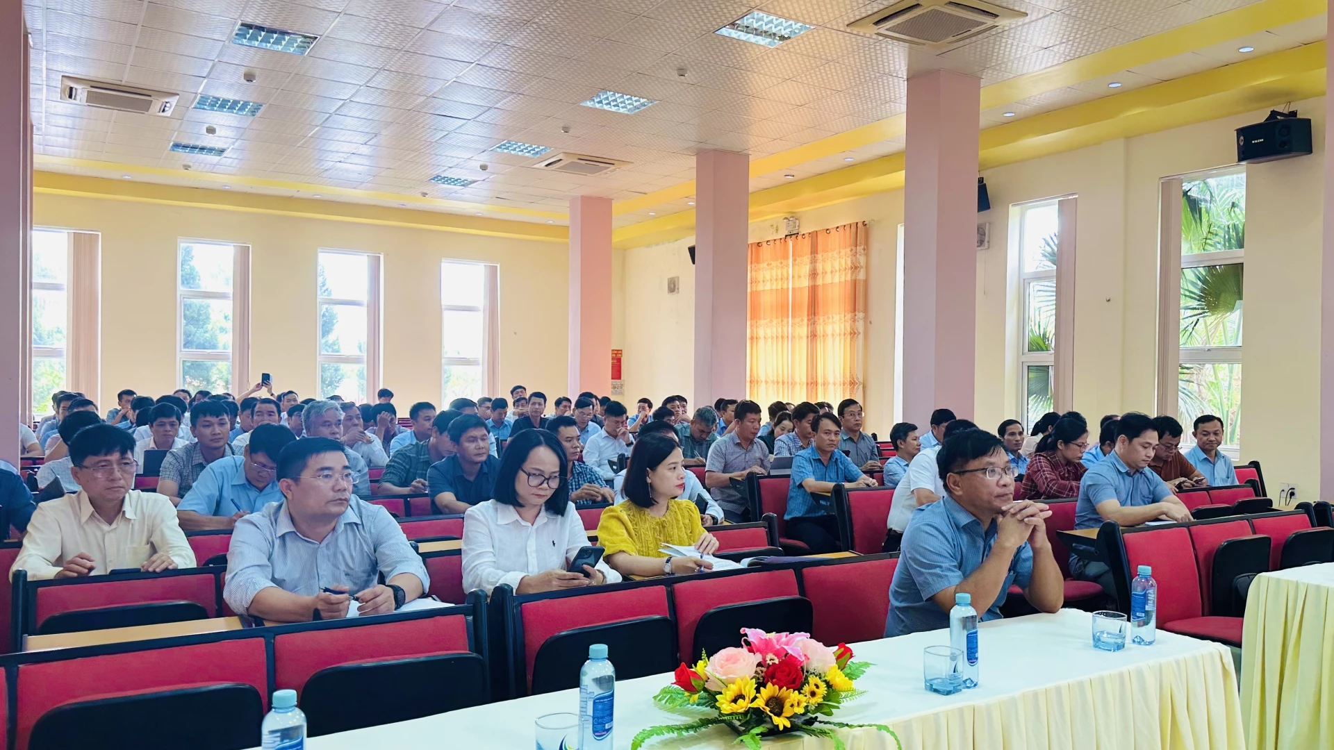 Các đại biểu tham dự hội nghị. Ảnh: B.N