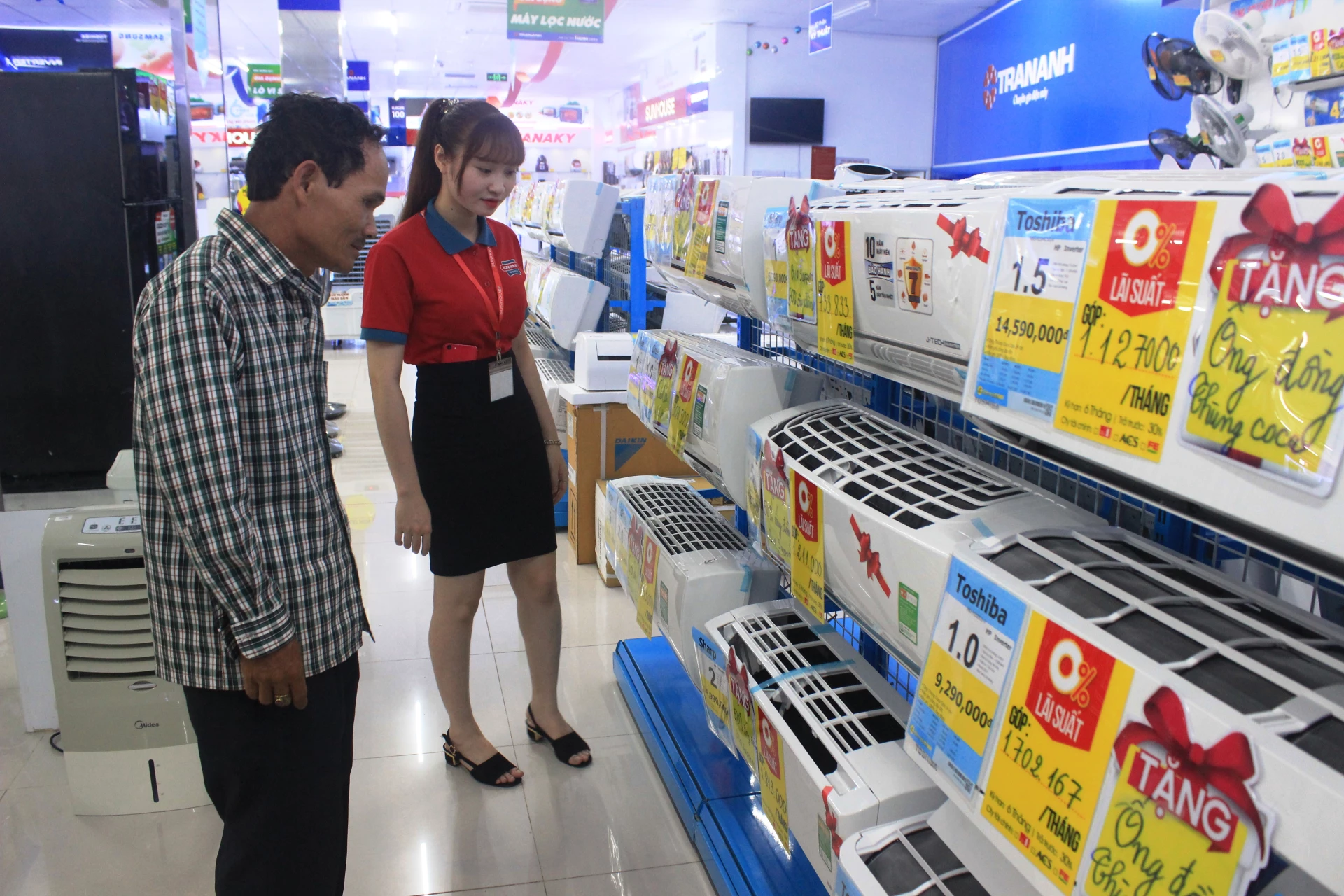Thương mại - dịch vụ là thế mạnh của phường Đông Hà - Ảnh: H.N