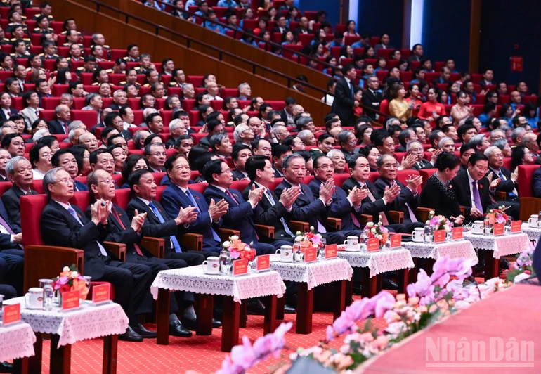 Tổng Bí thư Tô Lâm, Chủ tịch nước Lương Cường, Thủ tướng Phạm Minh Chính, Chủ tịch Quốc hội Trần Thanh Mẫn cùng các đồng chí lãnh đạo, nguyên lãnh đạo Đảng, Nhà nước, các đại biểu dự Lễ kỷ niệm 80 năm Thành lập Chính phủ nước Cộng hòa xã hội chủ nghĩa Việt Nam. (Ảnh: Trần Hải)