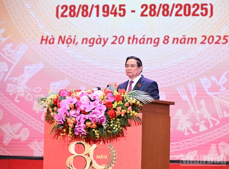 Thủ tướng Phạm Minh Chính phát biểu ý kiến tại Lễ kỷ niệm 80 năm Thành lập Chính phủ nước Cộng hòa xã hội chủ nghĩa Việt Nam. (Ảnh: Trần Hải)