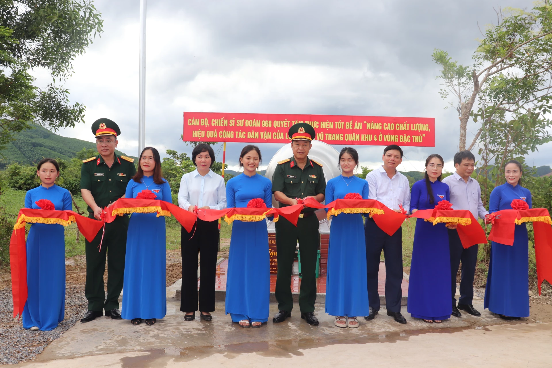 Cắt băng khánh thành công trình nước sạch vì cộng đồng - Ảnh: T.P