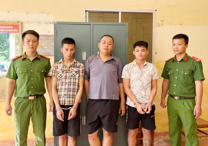 Công an xã Trường Ninh: Bắt giữ một nhóm đối tượng sử dụng, tàng trữ ma túy