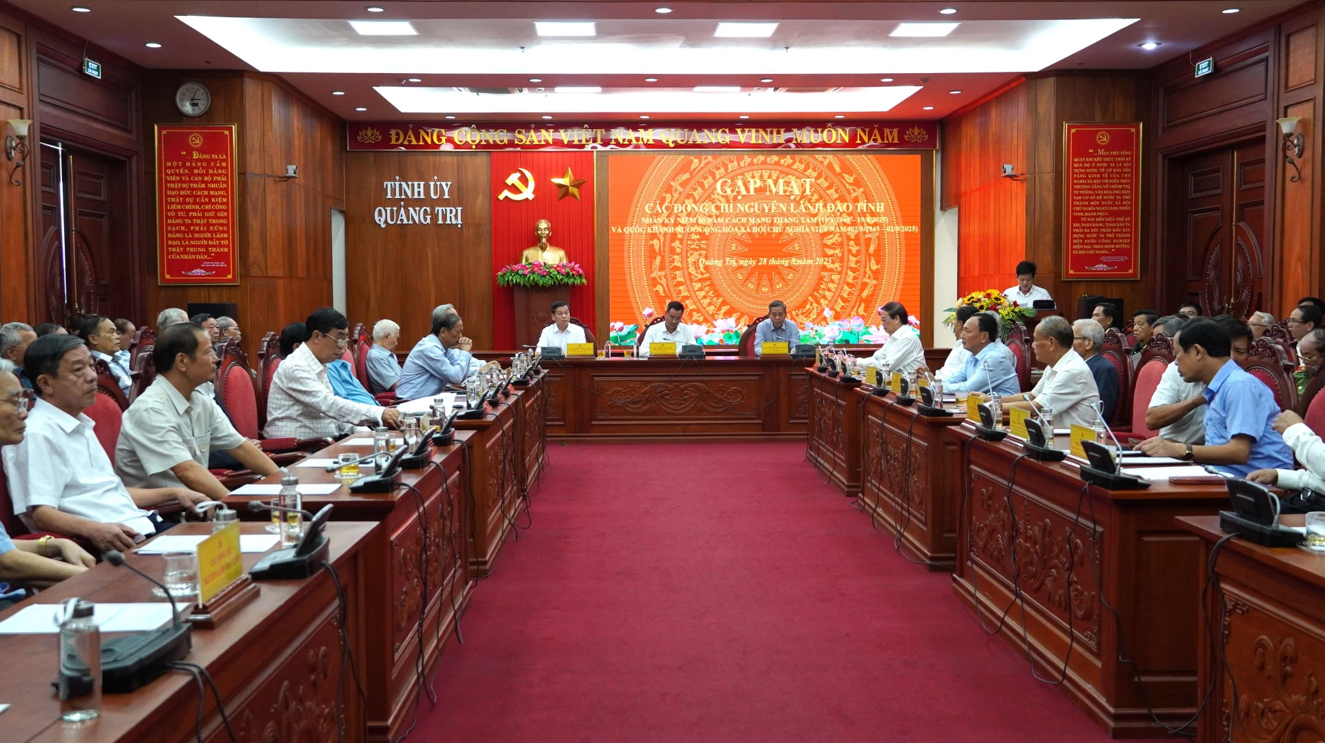 Toàn cảnh buổi gặp mặt - Ảnh: QV