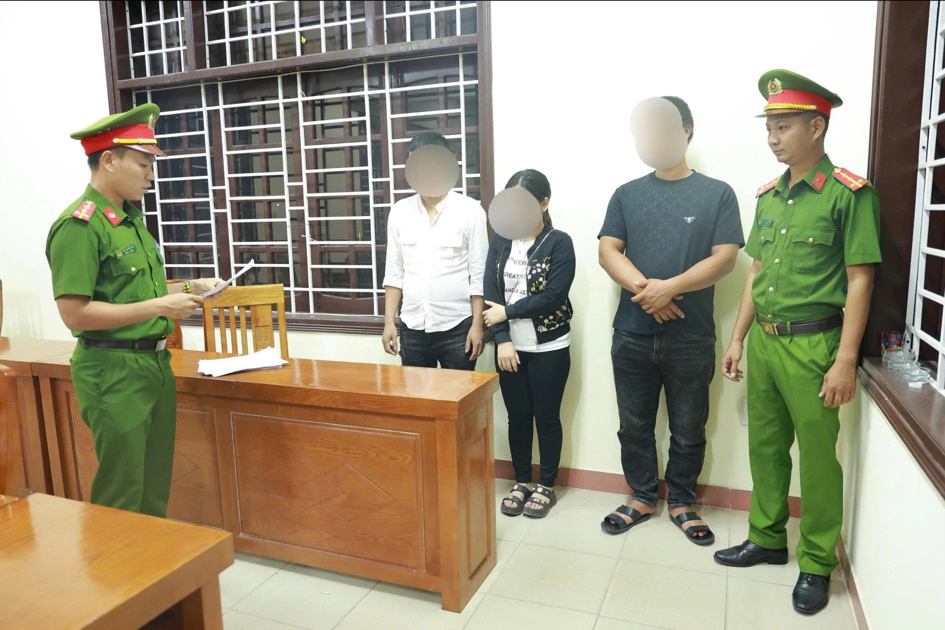 Khởi tố vụ án “Vi phạm quy định về an toàn thực phẩm” - Ảnh: T.K