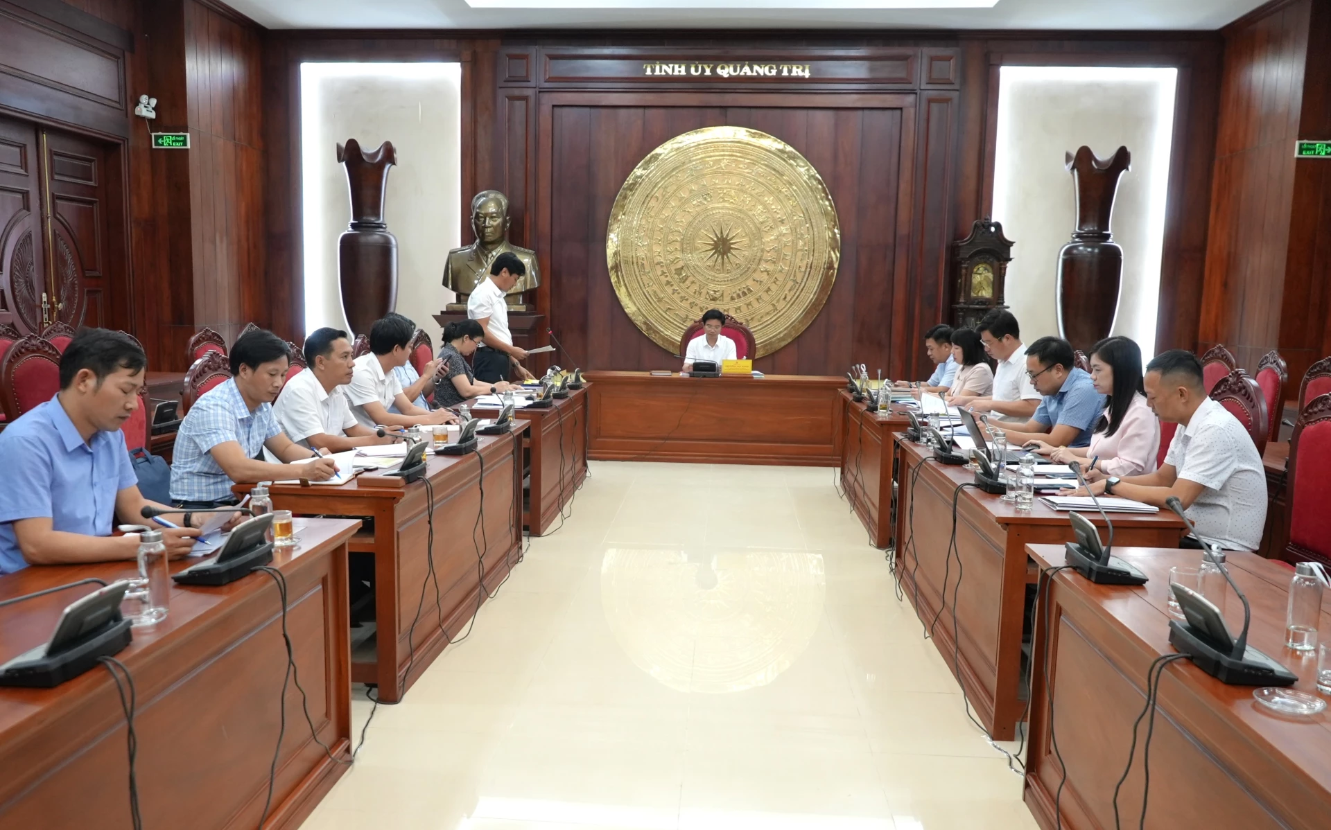 Thường trực Đảng ủy xã Trung Thuần báo cáo công tác chuẩn bị đại hội - Ảnh: T.Đ