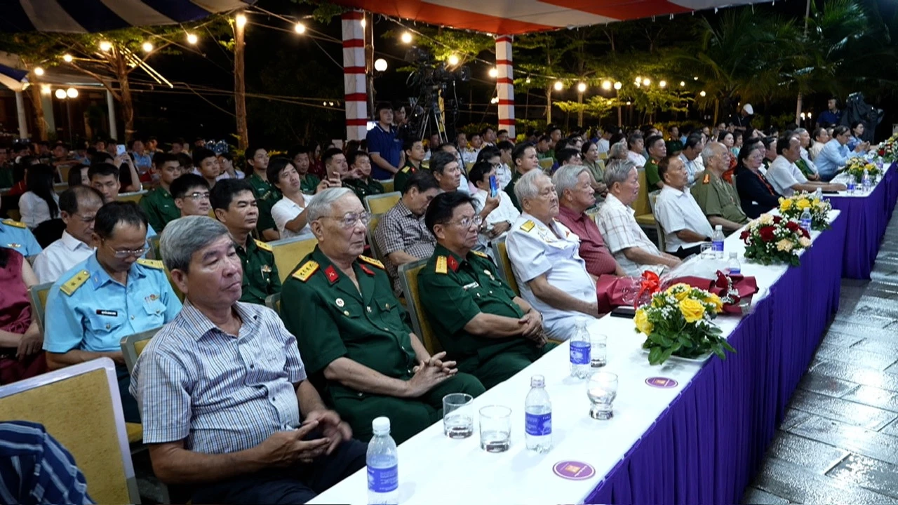 Các đại biểu tham dự chương trình