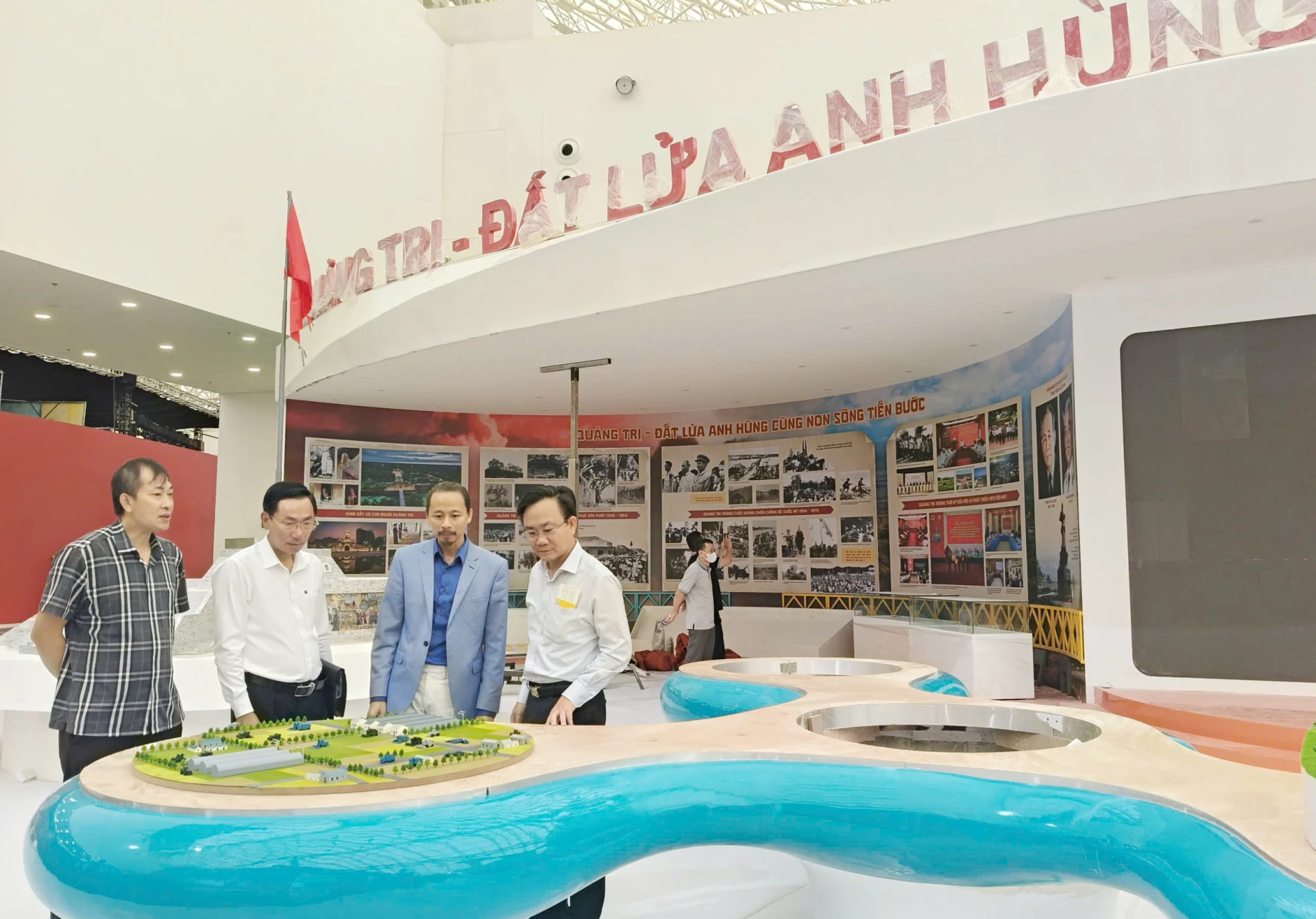 Đến nay, không gian triển lãm của tỉnh Quảng Trị đã cơ bản hoàn thành các hạng mục - Ảnh: XP