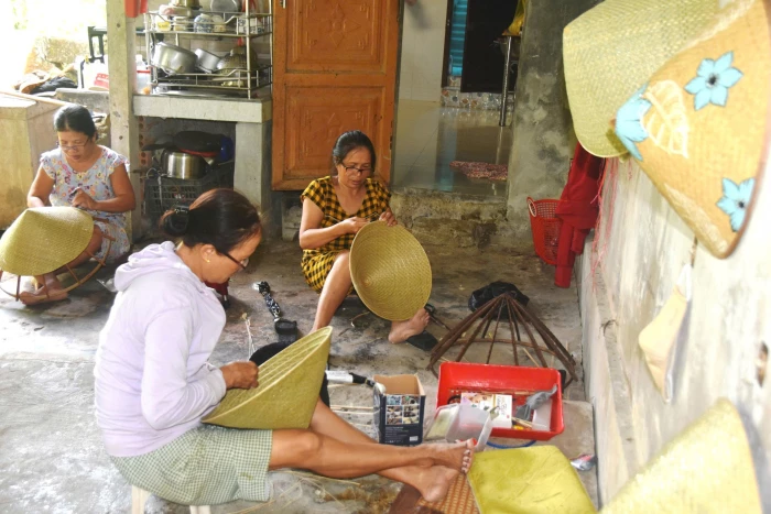 Thăng trầm làng nón bên dòng Ô Lâu