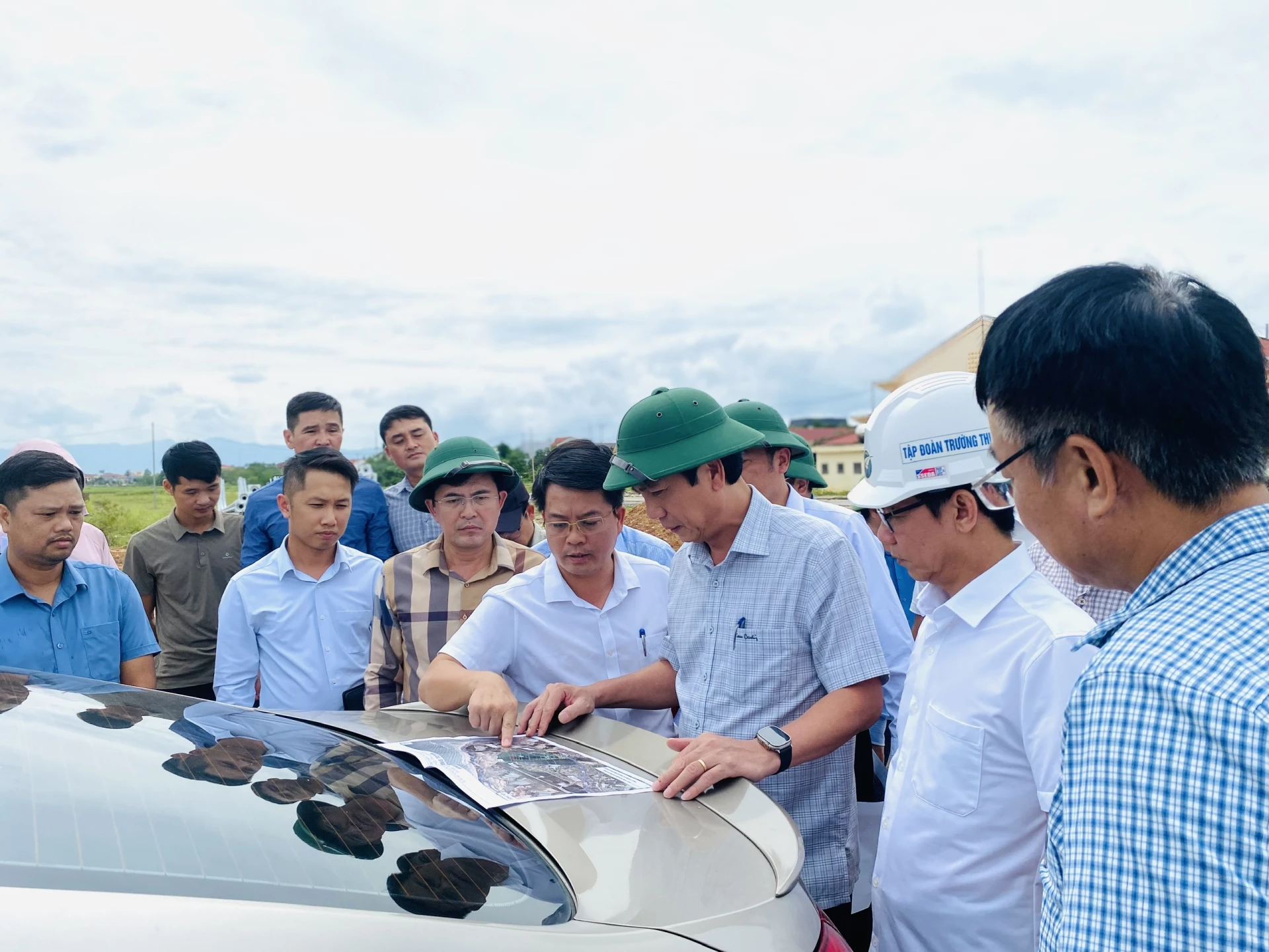 Các đơn vị, địa phương trình bày những vướng mắc khi triển khai Dự án - Ảnh: T.L