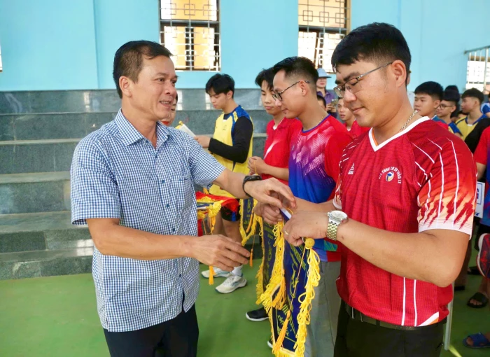 Khai mạc Giải vô địch bóng chuyền nam truyền thống phường Đồng Thuận lần thứ I
