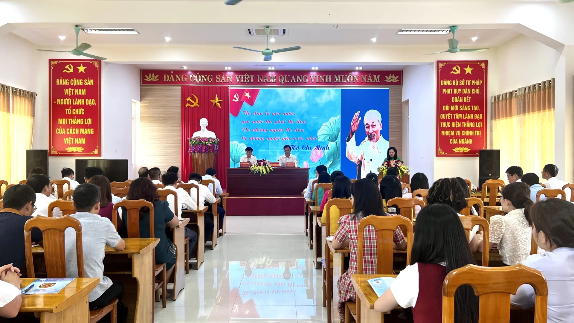 Toàn cảnh hội nghị