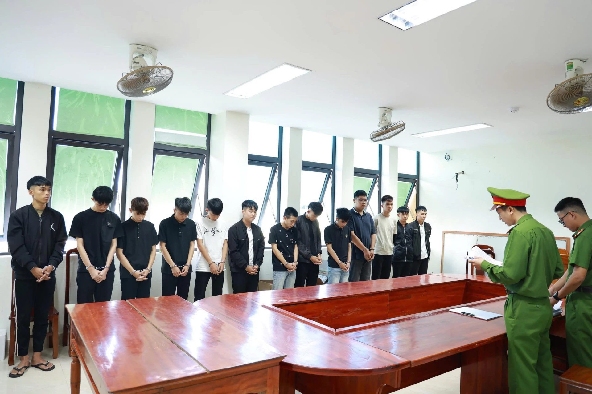 Khởi tố, bắt tạm giam các đối tượng có hành vi vi phạm pháp luật - Ảnh: A.T