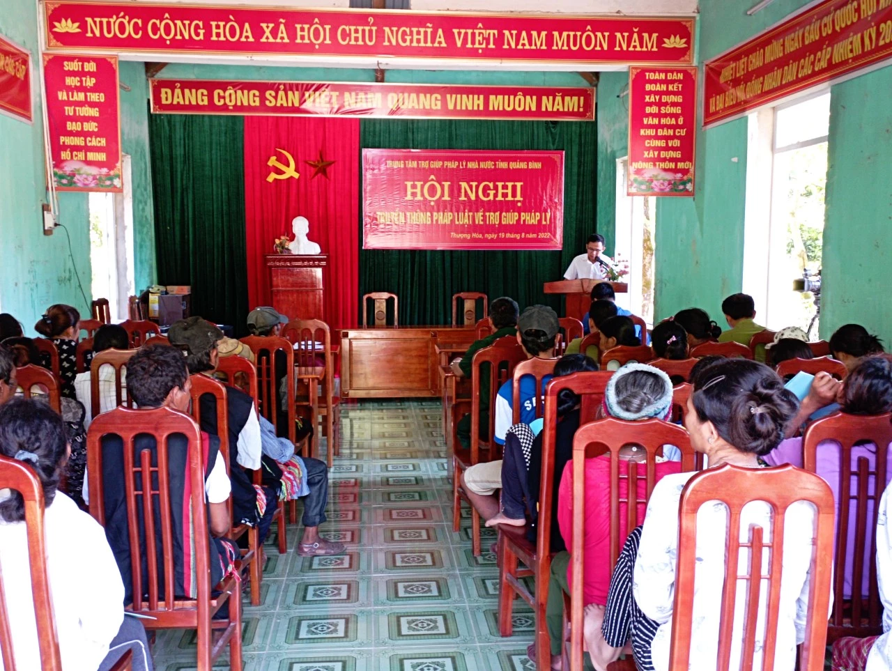 Truyền thông cung cấp thông tin về trợ giúp pháp lý tại các thôn, bản thuộc vùng đồng bào dân tộc thiểu số, miền núi  -Ảnh: T.L