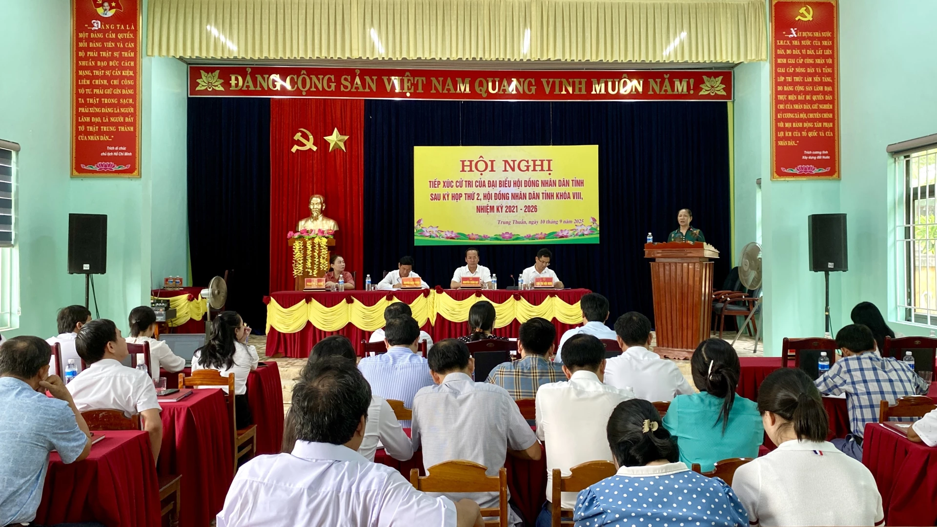 Quang cảnh buổi tiếp xúc cử tri - Ảnh: H.N