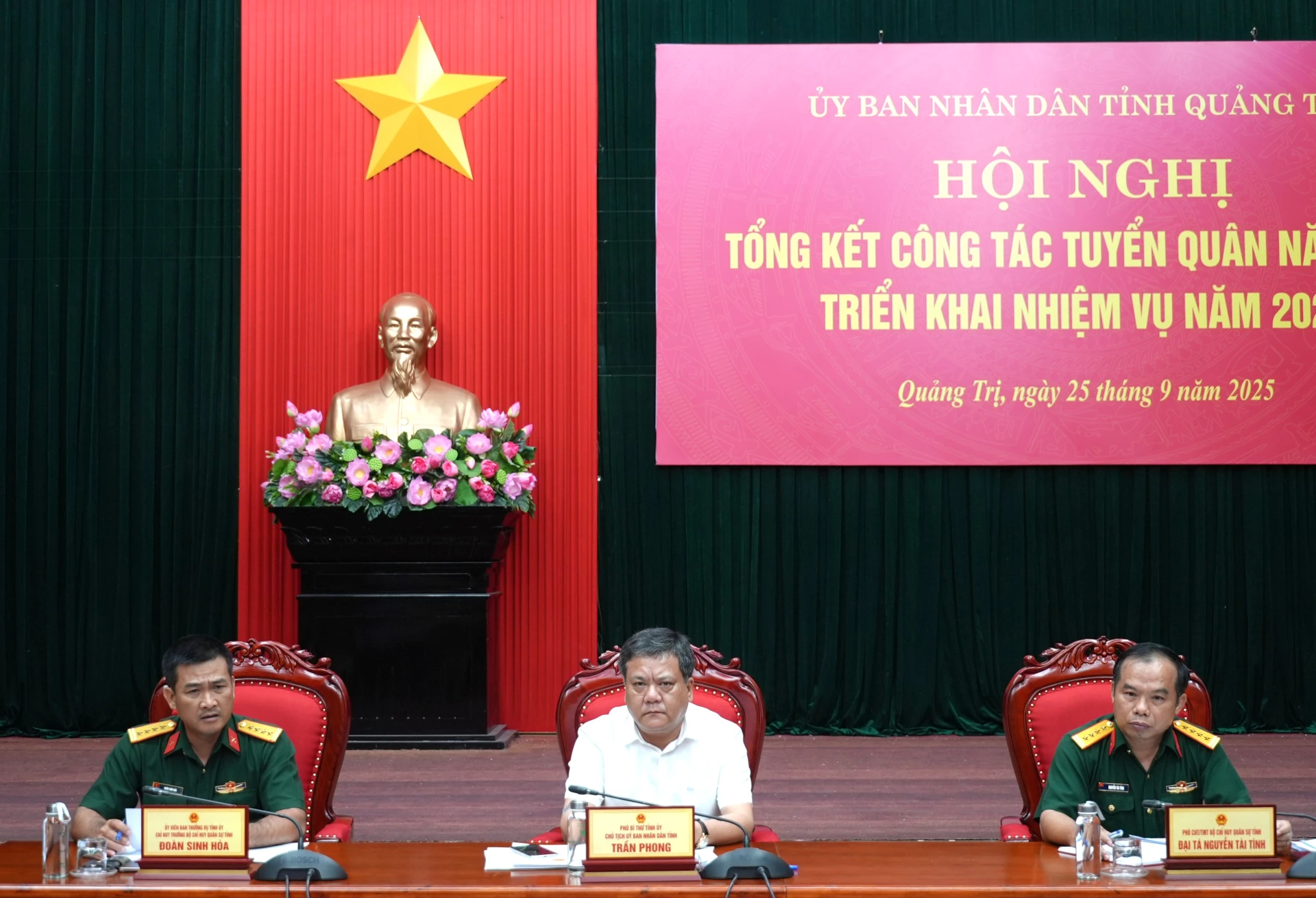 Chủ tịch UBND tỉnh Trần Phong chủ trì hội nghị - Ảnh: Trung Đức