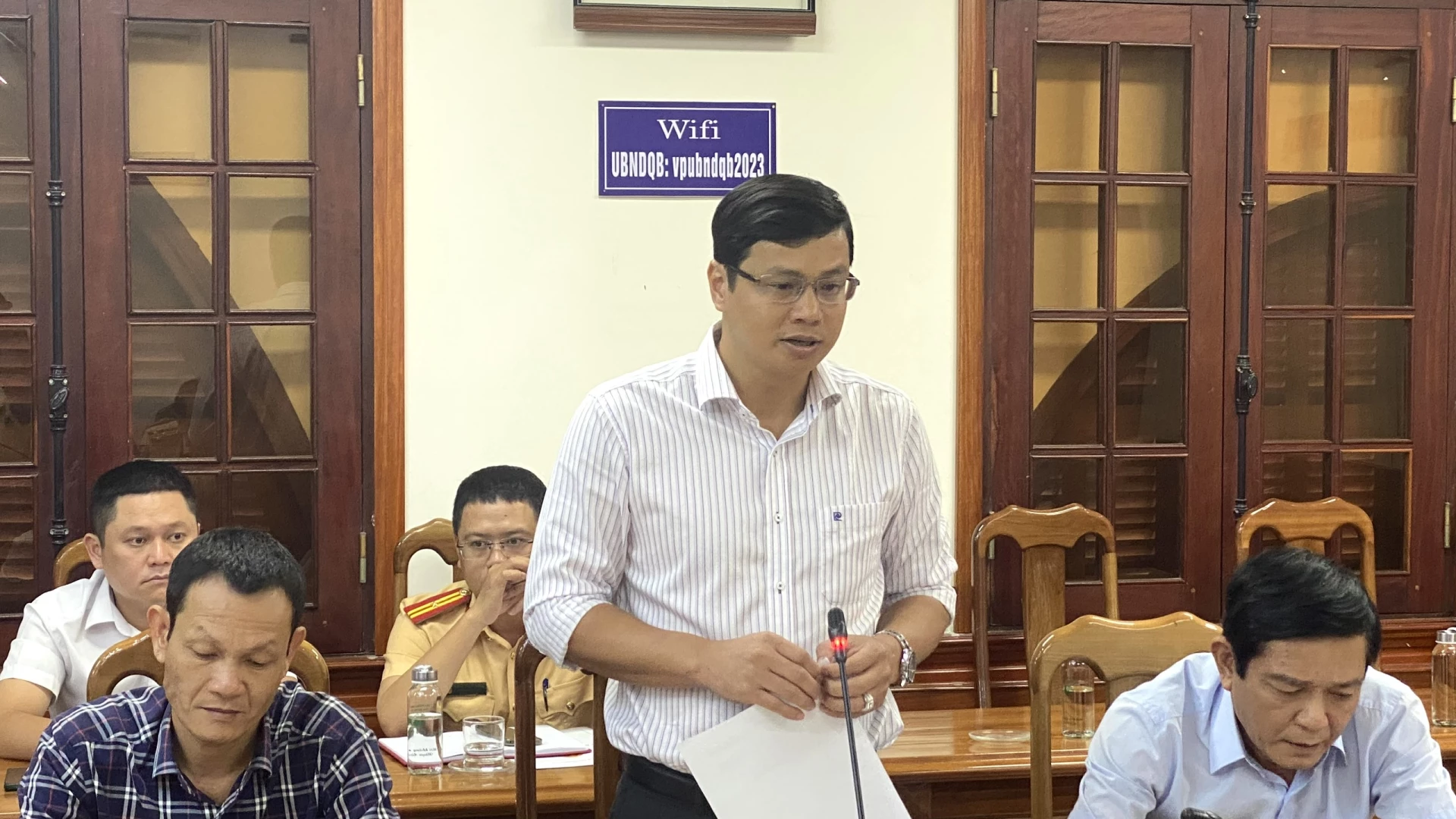 Lãnh đạo Sở Xây dựng phát biểu ý kiến tại cuộc họp - Ảnh: N.L