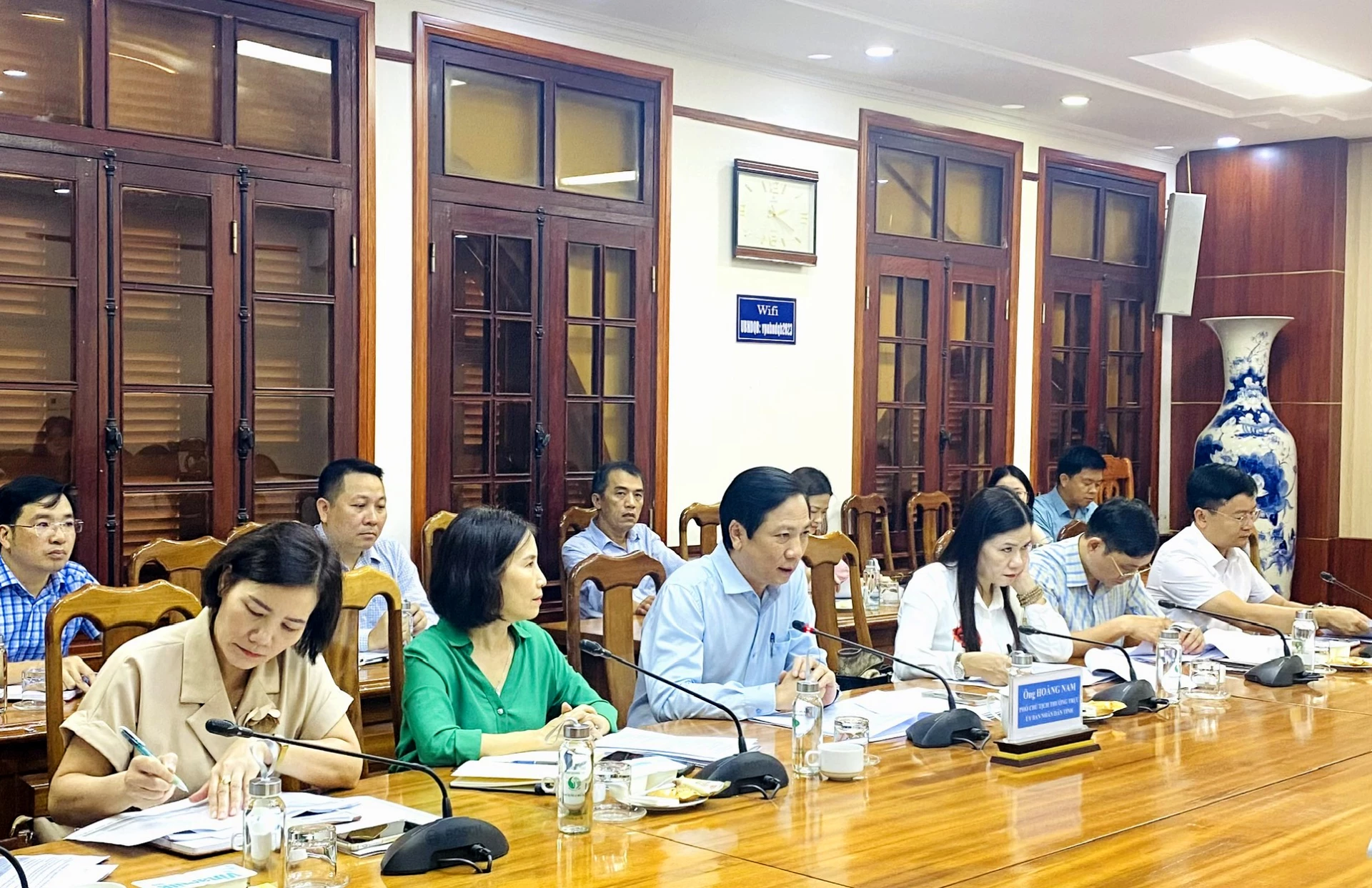 Các đại biểu tham dự buổi làm việc - Ảnh: N.L