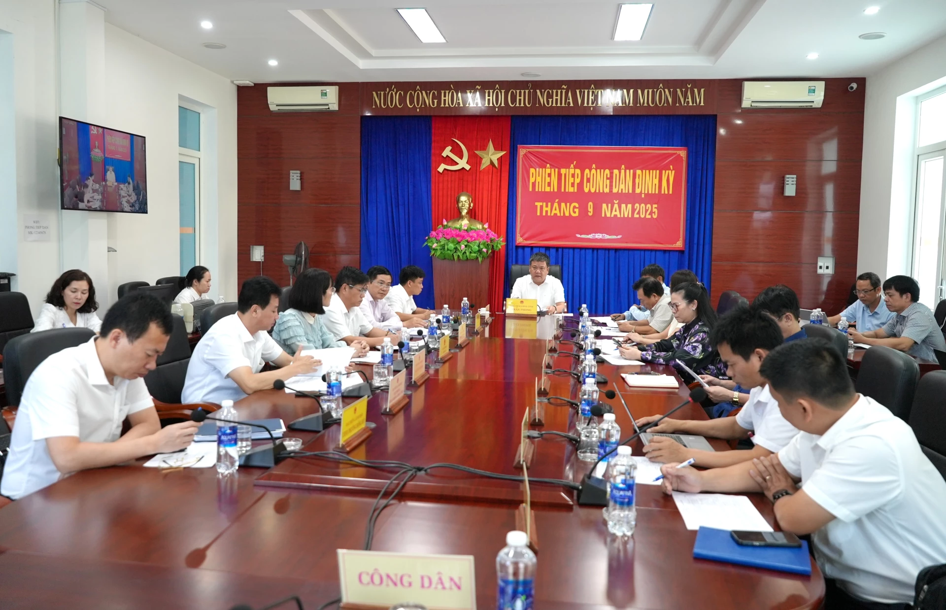 Quang cảnh phiên tiếp dân của Chủ tịch UBND tỉnh Trần Phong - Ảnh: Trung Đức