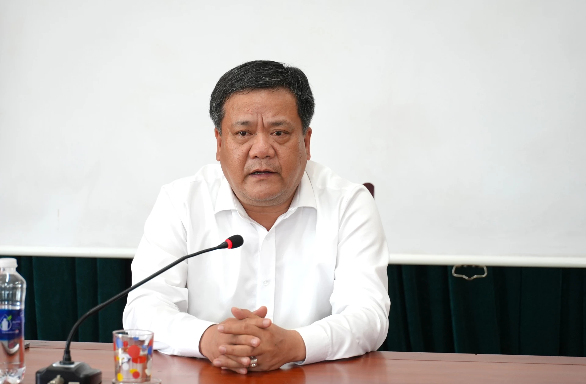 Chủ tịch UBND tỉnh Trần Phong chủ trì cuộc làm việc với xã Hướng Phùng - Ảnh: Trung Đức