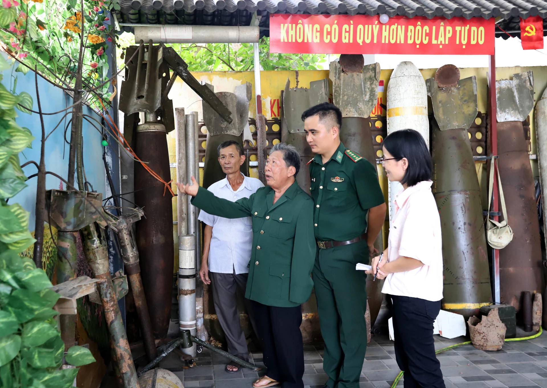 Khách tham quan Bảo tàng Trường Sơn-đường 20 Quyết Thắng - Ảnh: T.Long