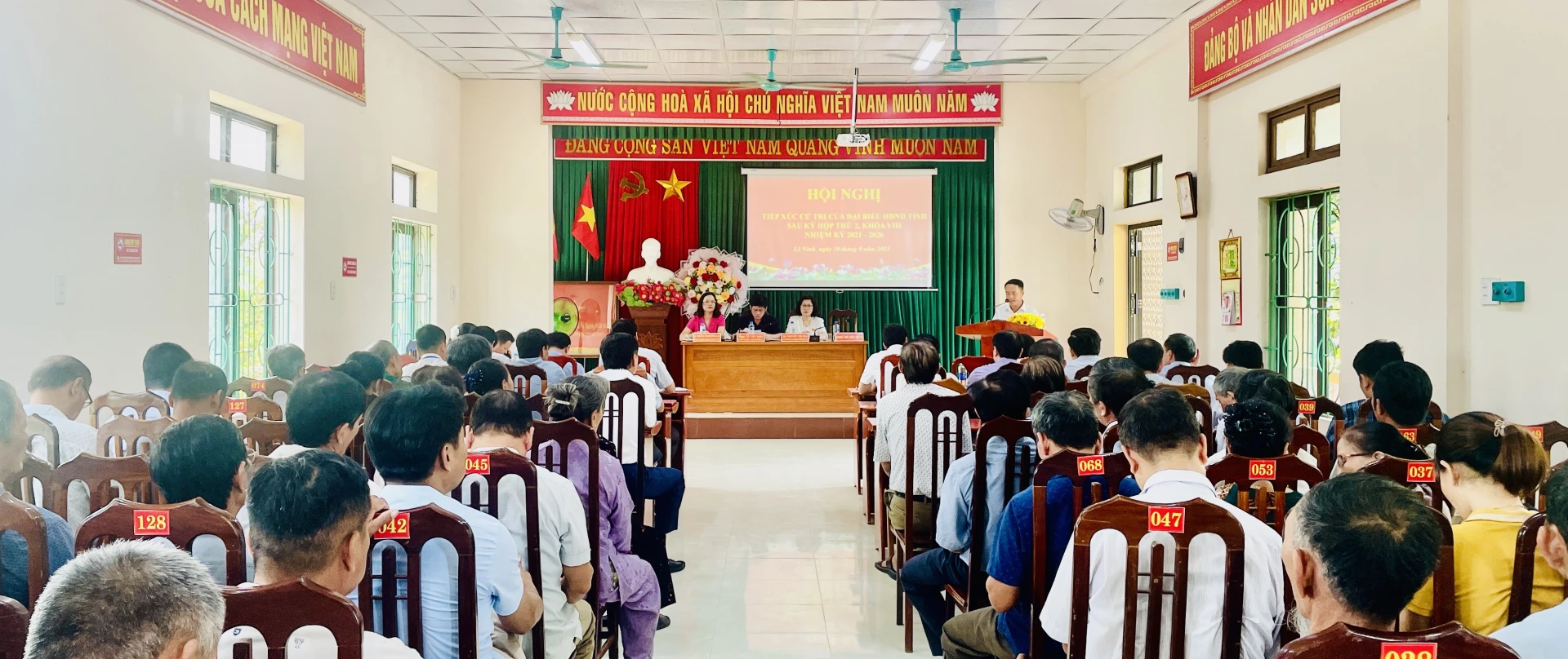 Quang cảnh buổi tiếp xúc cử tri - Ảnh: Đ.A