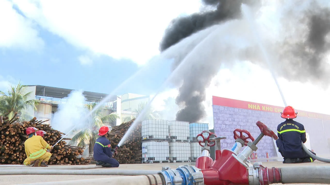 Hình ảnh cháy giả định tại buổi thực tập. Ảnh: Việt Anh