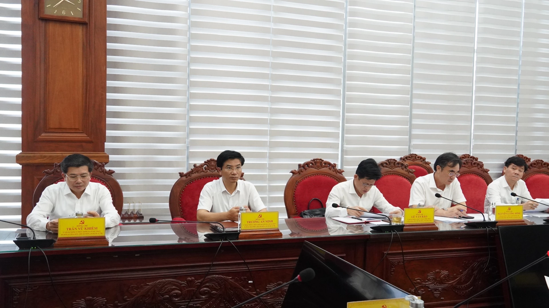Đại biểu dự phiên họp - Ảnh: QV