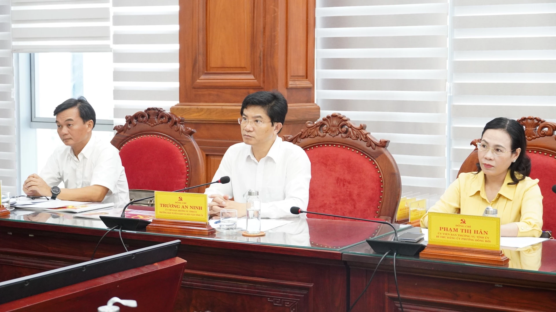 Đại biểu tham dự buổi làm việc - Ảnh: QV