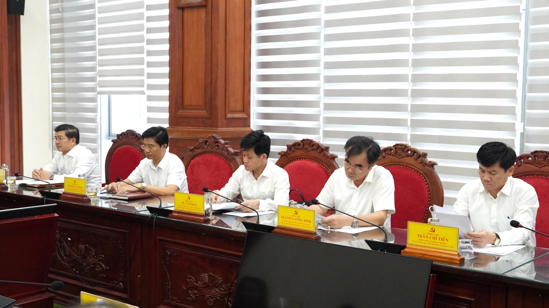 Đại biểu dự phiên họp - Ảnh: QV