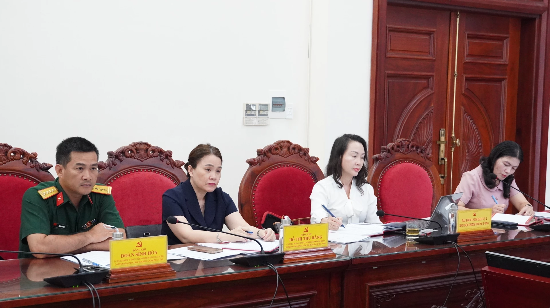 Đại biểu dự phiên họp - Ảnh: QV
