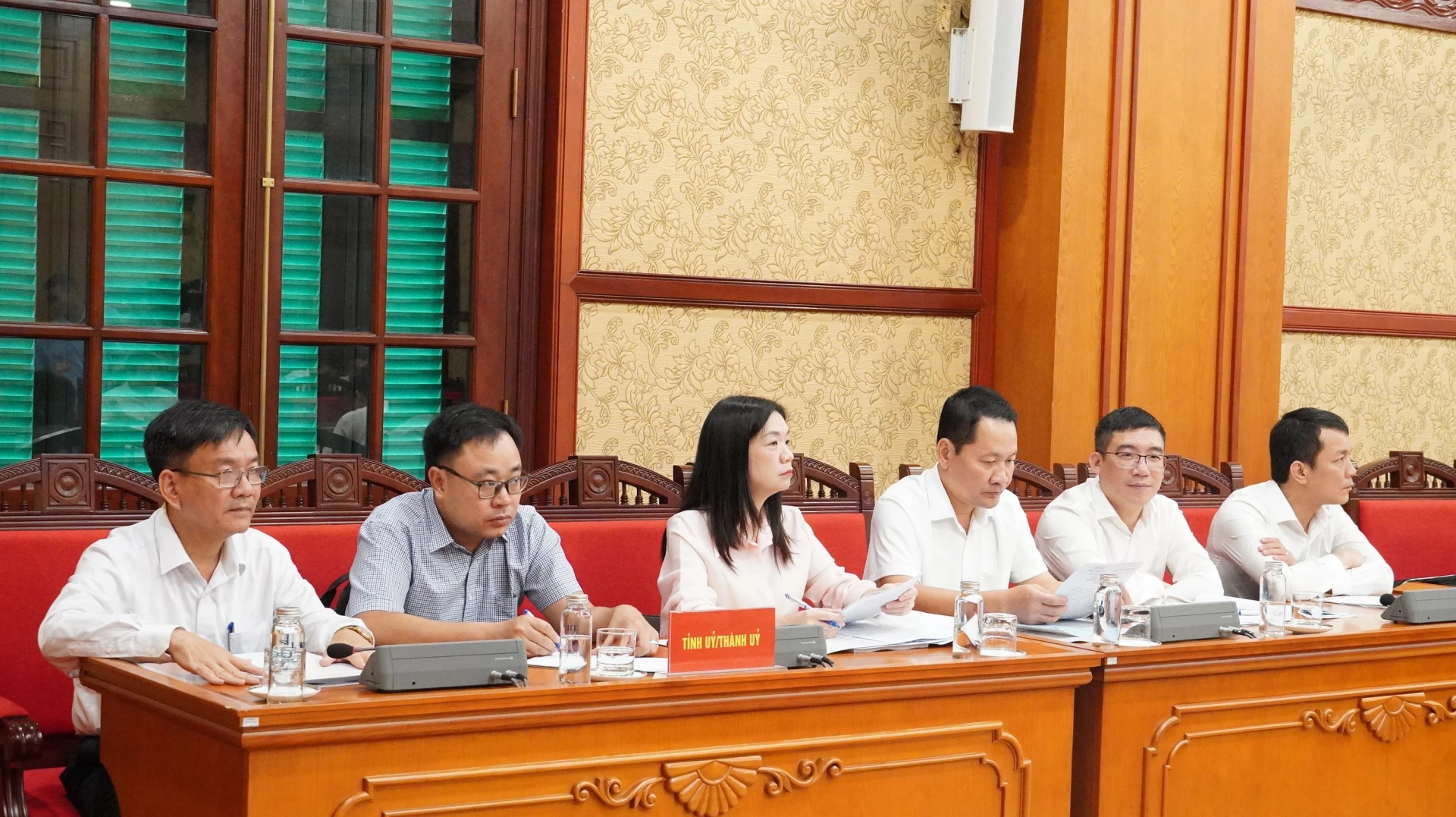 Các đại biểu tham dự buổi làm việc - Ảnh: QV