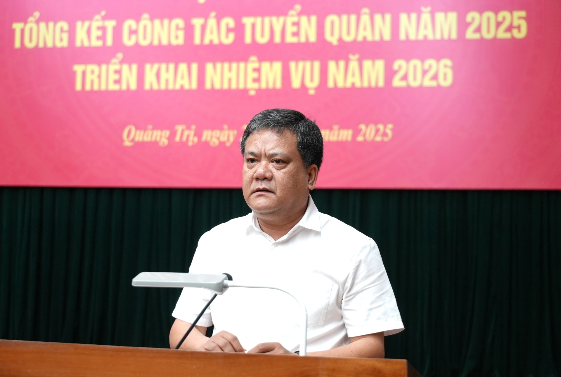 Chủ tịch UBND tỉnh Trần Phong phát biểu kết luận hội nghị - Ảnh: Trung Đức