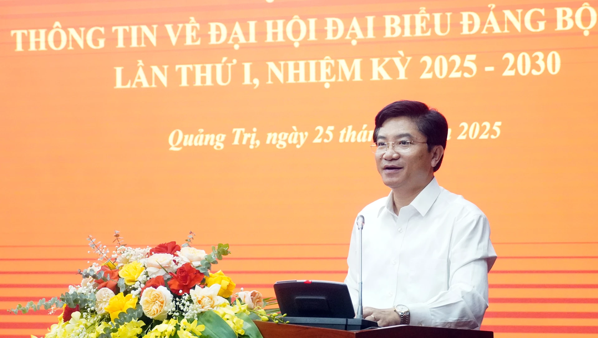 Đồng chí Trương An Ninh, Ủy viên Ban Thường vụ Tỉnh ủy, Trưởng ban Tuyên giáo và Dân vận Tỉnh ủy phát biểu tại buổi họp báo - Ảnh: N.M