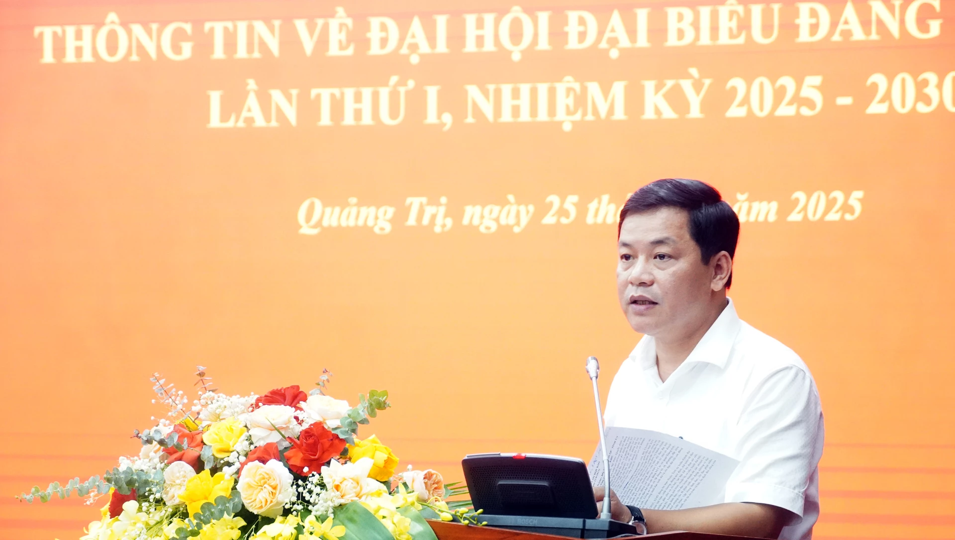 Đồng chí Phó trưởng ban TG và DV Tỉnh ủy Trần Ngọc Ánh thông tin các nội dung về công tác chuẩn bị Đại hội - Ảnh: N.M

  