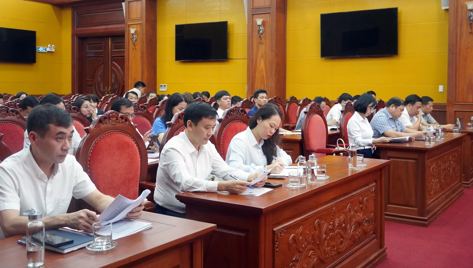 Đại biểu dự buổi họp báo - Ảnh: N.M