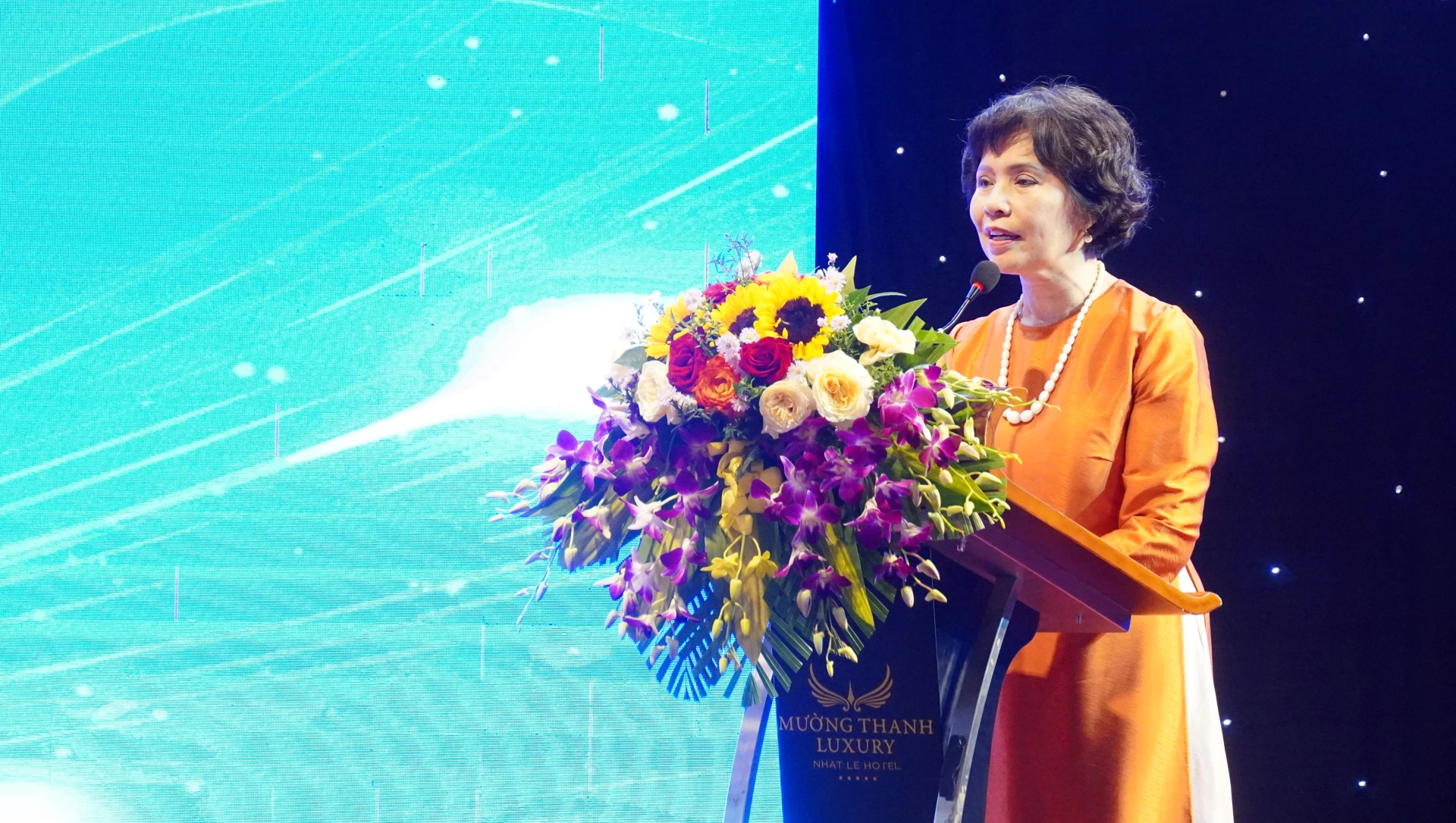 Bà Cao Thị Ngọc Lan, Phó Chủ tịch Thường trực Hiệp hội du lịch Việt Nam phát biểu tại Đại hội - Ảnh: N.M
