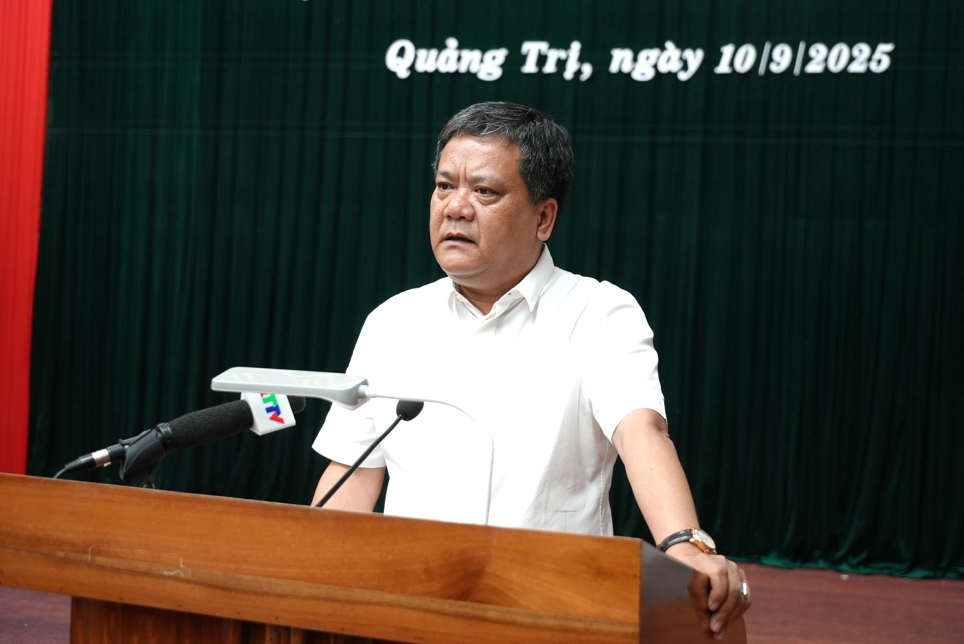 Chủ tịch UBND tỉnh Trần Phong phát biểu kết luận phiên họp - Ảnh: Trung Đức
