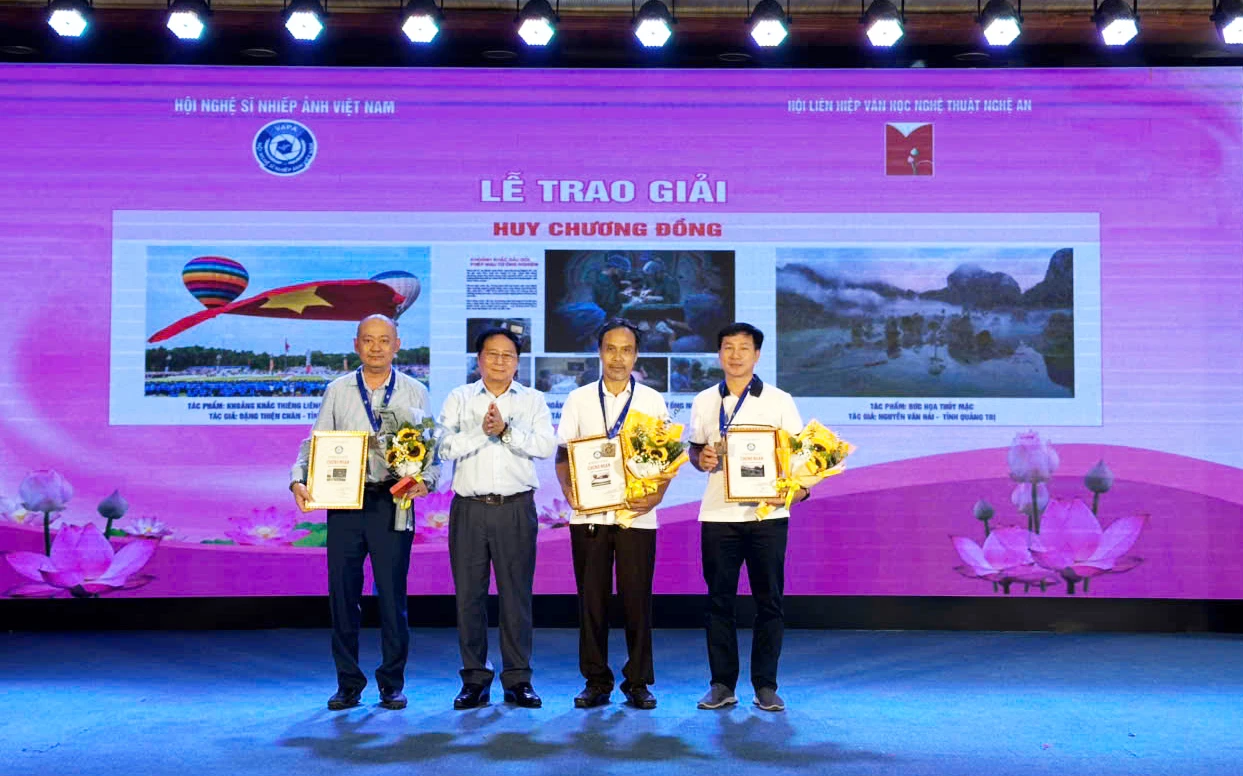 NSNA Nguyễn Hải đoạt huy chương đồng với tác phẩm “Bức họa thủy mặc”.