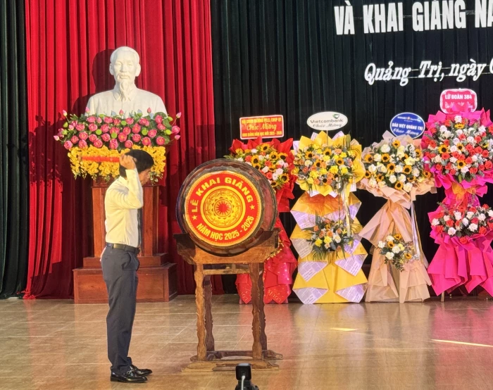 Gần 300 học sinh, sinh viên Trường Cao đẳng Sư phạm Quảng Trị bước vào năm học mới