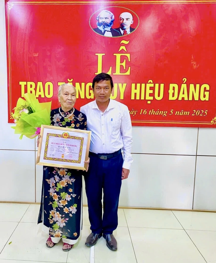 Anh Nguyễn Chơn Phúc luôn trăn trở tìm hướng đi để đưa quê hương phát triển bền vững -Ảnh: Tâm An