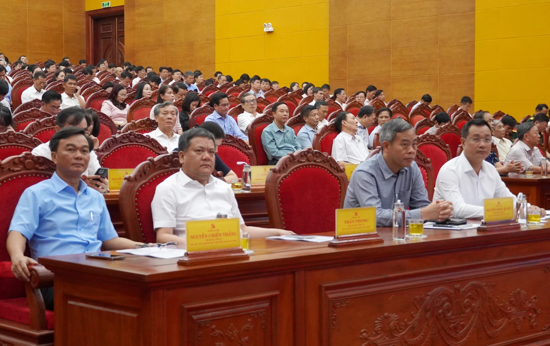 Đồng chí Bí thư Tỉnh ủy Lê Ngọc Quang và các đồng chí lãnh đạo tỉnh tại điểm cầu Tỉnh ủy - Ảnh: N.H 