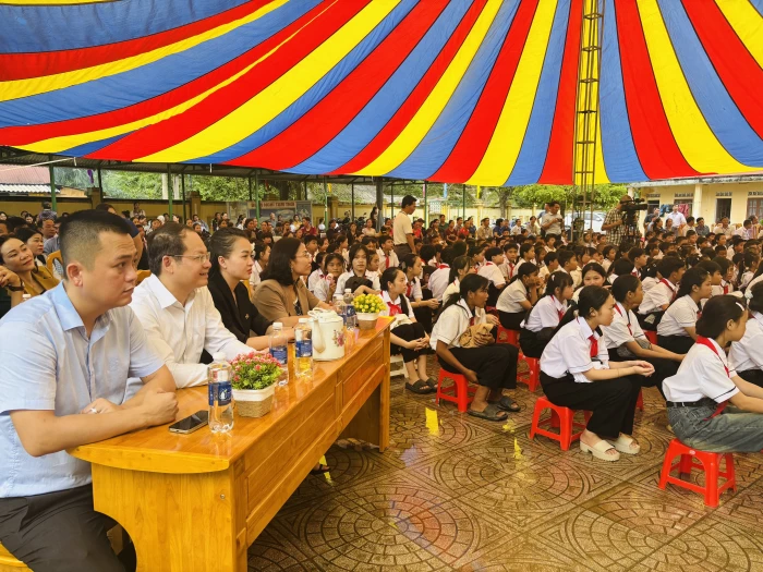 Ấm áp Trung thu tại xã vùng cao Kim Điền